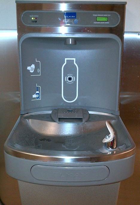 A water fountain with filtration system